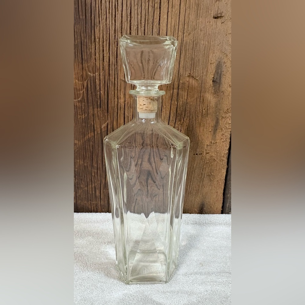 VINTAGE CLEAR GLASS LIQUOR/WINE DECANTER W/ GLASS STOPPER #0-126 ON BOTTOM 12" - Picture 3 of 10